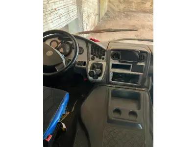 LOTE 015 - Ônibus MARCOPOLO/VOLARE V8 ON, ano/mod. 2005/2006, cor prata
