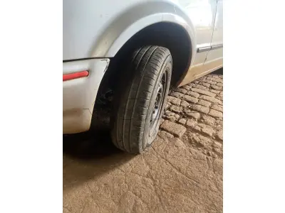 LOTE 001 - FORD ESCORT L 1.6, COR PRATA, ANO DE FABRICAÇÃO 1992, ANO DO MODELO 1992, PLACAS IAU7274, RENAVAM 564249661, CHASSI 9BFZZZ54ZNB247973