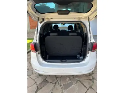 LOTE 012 - automóvel Chevrolet/Spin 1.8 AT LT7, placa JBO1D99. Cor Branca