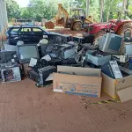 LOTE 027 - CARCAÇAS E EQUIPAMENTOS DE INFORMÁTICA (monitores, CPUs, estabilizadores entre outros.