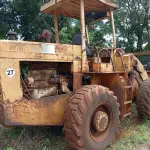 LOTE 021 - MÁQUINA RODOVIÁRIA – PÁ CARREGADEIRA FIAT-ALLIS M -1900-B com caçamba frontal 2.1/2 JC,