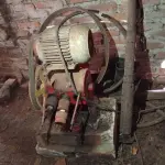 LOTE 020 - BOMBA PARA LAVAGEM DE VEÍCULOS, com motor de 3 CV, marca EBERLE, nº 0203 sem uso, está estragada.