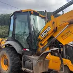 LOTE 004 - Retroescavadeira Articulada, marca JCB, equipada com concha dianteira vazada