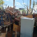 LOTE 024 - MOBILIÁRIO EM GERAL composto por armários, classes escolares, cadeiras, mesas entre outros.