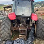 LOTE 009 - Trator FARMALL 80 tracionado, marca Case, gabinado