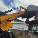LOTE 004 - Retroescavadeira Articulada, marca JCB, equipada com concha dianteira vazada