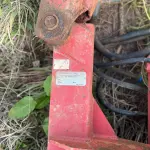 LOTE 013 - Roçadeira articulada faltando peças (sucata)