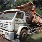LOTE 022 - CAMINHÃO CAÇAMBA, placas  JZO8227, RENAVAM 00785152881,