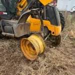 LOTE 004 - Retroescavadeira Articulada, marca JCB, equipada com concha dianteira vazada