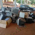 LOTE 027 - CARCAÇAS E EQUIPAMENTOS DE INFORMÁTICA (monitores, CPUs, estabilizadores entre outros.