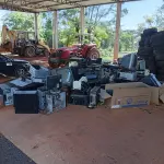 LOTE 027 - CARCAÇAS E EQUIPAMENTOS DE INFORMÁTICA (monitores, CPUs, estabilizadores entre outros.