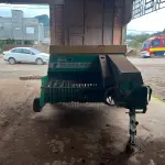 LOTE 008 - equipamentos para fenação composto de uma enfardadeira marca JF Prisma 4000, um ancinho e um ceifador.