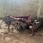 LOTE 008 - equipamentos para fenação composto de uma enfardadeira marca JF Prisma 4000, um ancinho e um ceifador.