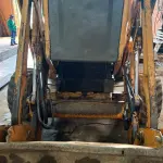 LOTE 005 - Retroescavadeira marca CASE 580, série 3