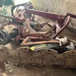 LOTE 008 - equipamentos para fenação composto de uma enfardadeira marca JF Prisma 4000, um ancinho e um ceifador.